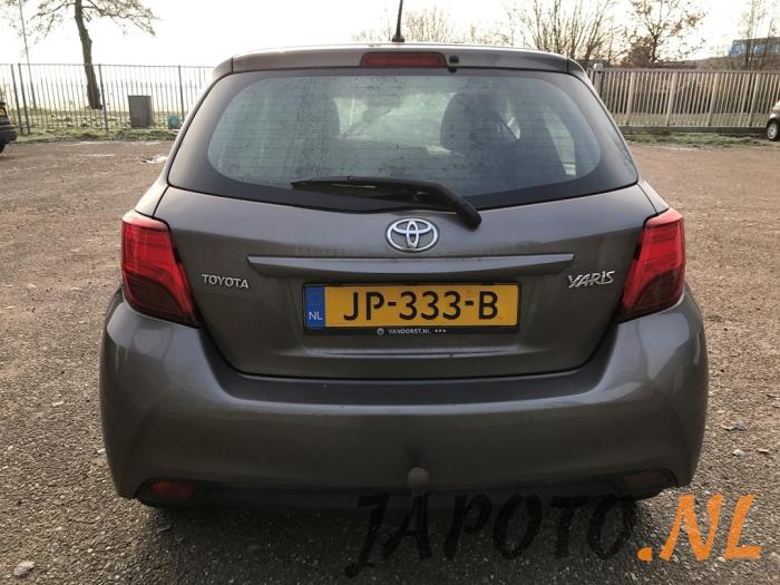 Toyota Yaris III 1.0 12V VVT-i Sloopvoertuig (2016, Grijs)