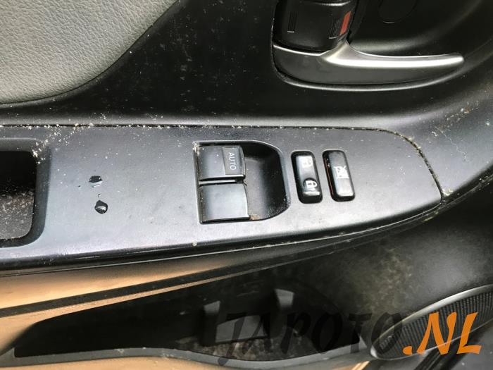 Toyota Yaris III 1.0 12V VVT-i Sloopvoertuig (2016, Grijs)