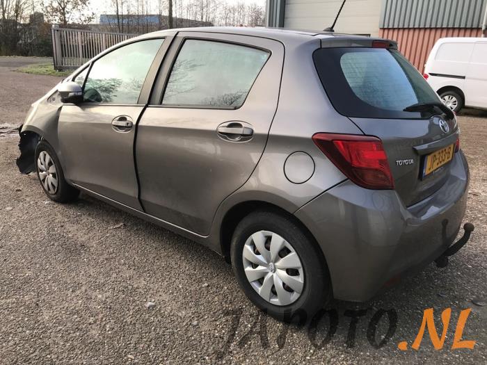 Toyota Yaris III 1.0 12V VVT-i Sloopvoertuig (2016, Grijs)