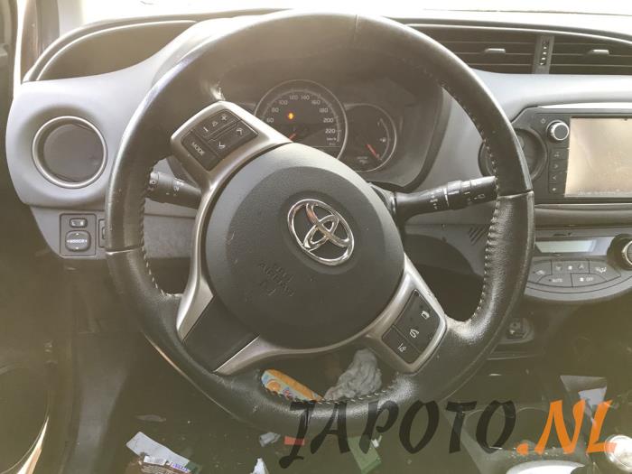 Toyota Yaris III 1.0 12V VVT-i Sloopvoertuig (2016, Grijs)