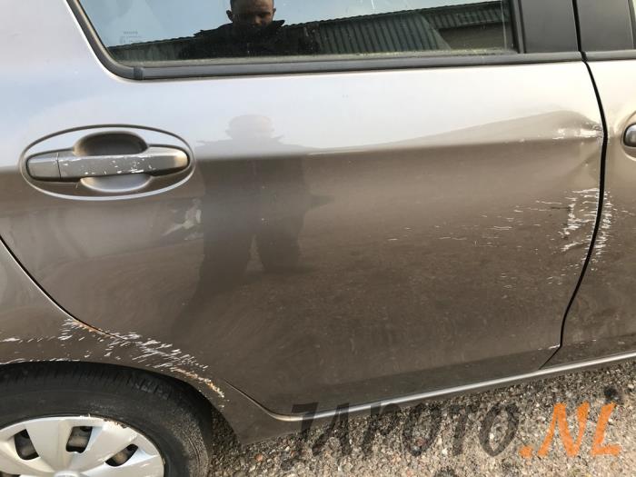 Toyota Yaris III 1.0 12V VVT-i Sloopvoertuig (2016, Grijs)