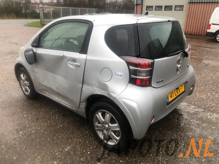 Toyota iQ 1.0 12V VVT-i Sloopvoertuig (2010, Grijs)