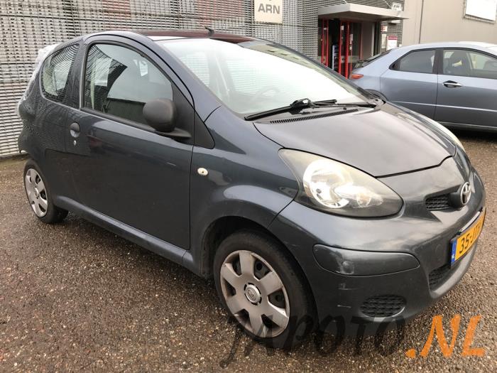Toyota Aygo 1.0 12V VVT-i Sloopvoertuig (2009, Grijs)