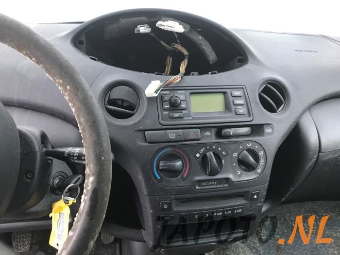 Toyota Yaris 1.0 16V VVT-i Sloopvoertuig (2004, Grijs)