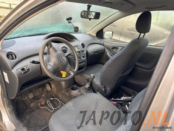 Toyota Yaris 1.0 16V VVT-i Sloopvoertuig (2004, Grijs)