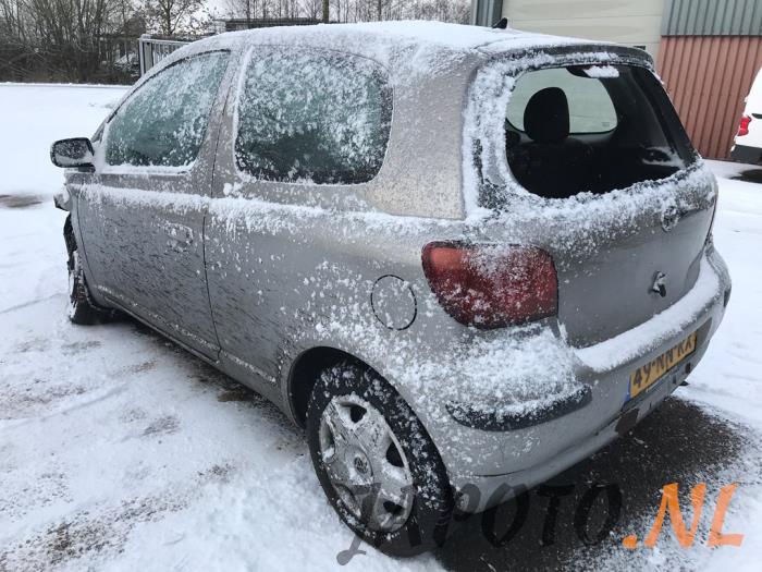 Toyota Yaris 1.0 16V VVT-i Sloopvoertuig (2004, Grijs)