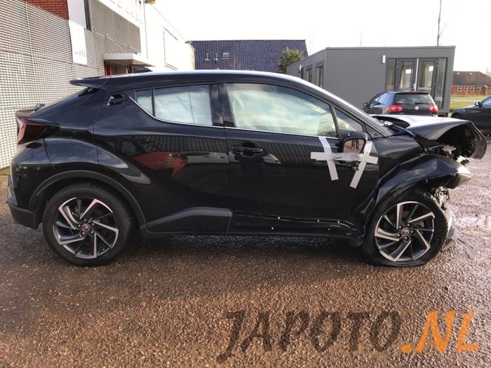 Toyota C-HR 1.8 16V Hybrid Sloopvoertuig (2022, Zwart)