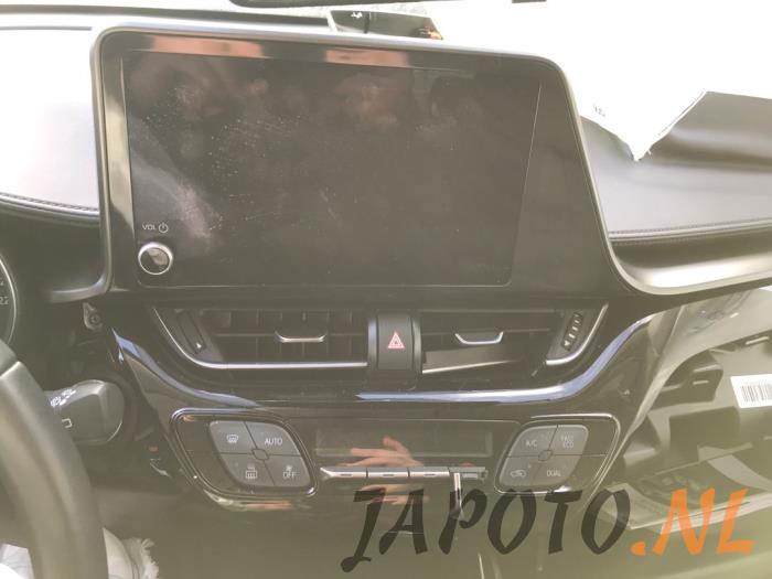 Toyota C-HR 1.8 16V Hybrid Sloopvoertuig (2022, Zwart)