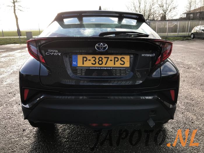 Toyota C-HR 1.8 16V Hybrid Sloopvoertuig (2022, Zwart)