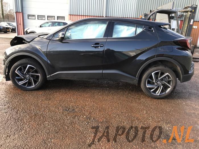 Toyota C-HR 1.8 16V Hybrid Sloopvoertuig (2022, Zwart)