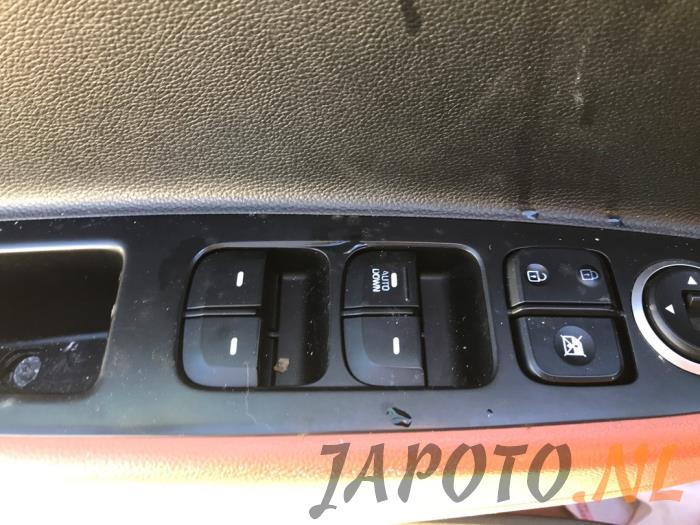 Hyundai i10 1.0 12V Sloopvoertuig (2015, Zwart)