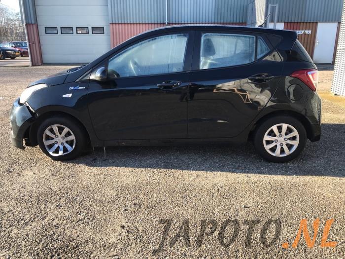 Hyundai i10 1.0 12V Sloopvoertuig (2015, Zwart)