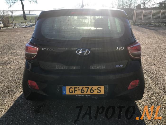 Hyundai i10 1.0 12V Sloopvoertuig (2015, Zwart)