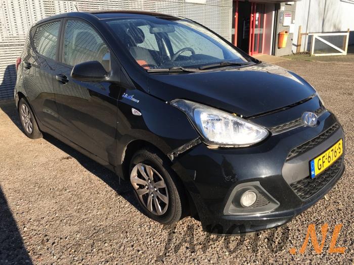 Hyundai i10 1.0 12V Sloopvoertuig (2015, Zwart)