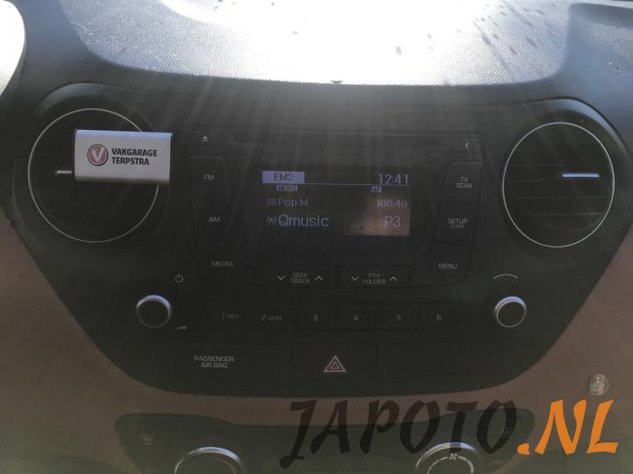 Hyundai i10 1.0 12V Sloopvoertuig (2015, Zwart)