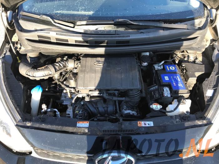 Hyundai i10 1.0 12V Sloopvoertuig (2015, Zwart)