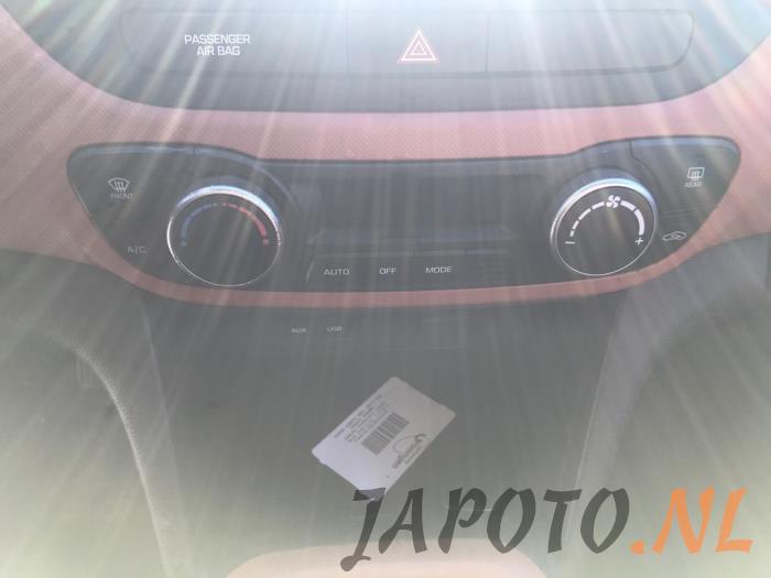 Hyundai i10 1.0 12V Sloopvoertuig (2015, Zwart)