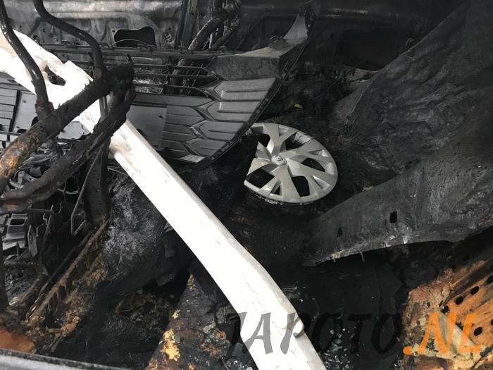 Toyota Yaris III 1.5 16V Dual VVT-iE Sloopvoertuig (2018, Metallic, Grijs)