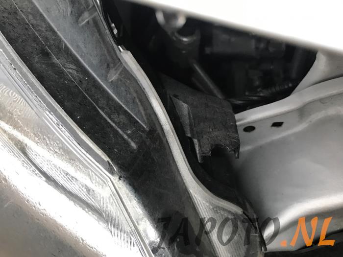 Toyota Yaris III 1.5 16V Dual VVT-iE Sloopvoertuig (2018, Metallic, Grijs)