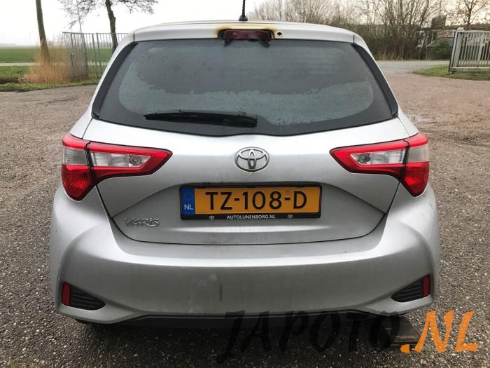 Toyota Yaris III 1.5 16V Dual VVT-iE Sloopvoertuig (2018, Metallic, Grijs)