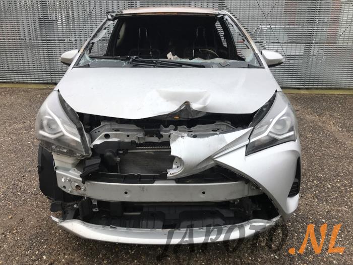 Toyota Yaris III 1.5 16V Dual VVT-iE Sloopvoertuig (2018, Metallic, Grijs)