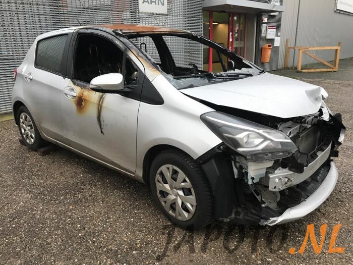 Toyota Yaris III 1.5 16V Dual VVT-iE Sloopvoertuig (2018, Metallic, Grijs)