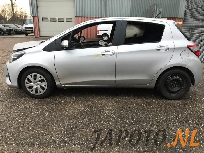 Toyota Yaris III 1.5 16V Dual VVT-iE Sloopvoertuig (2018, Metallic, Grijs)