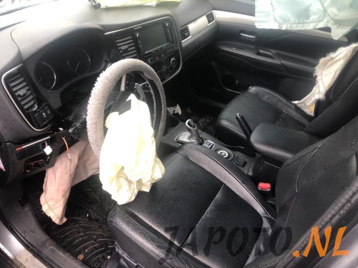 Mitsubishi Outlander 2.0 16V PHEV 4x4 Sloopvoertuig (2013, Grijs)