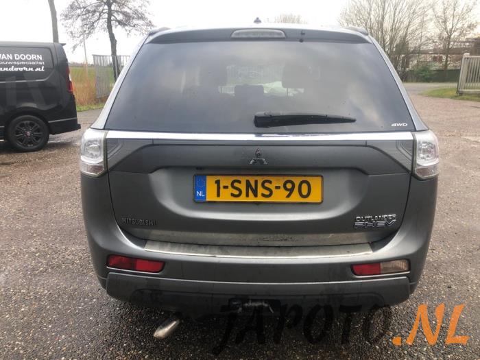 Mitsubishi Outlander 2.0 16V PHEV 4x4 Sloopvoertuig (2013, Grijs)