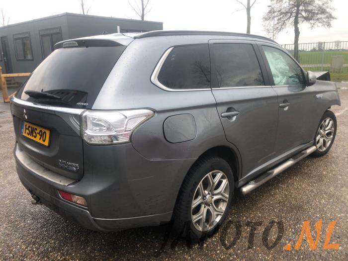 Mitsubishi Outlander 2.0 16V PHEV 4x4 Sloopvoertuig (2013, Grijs)