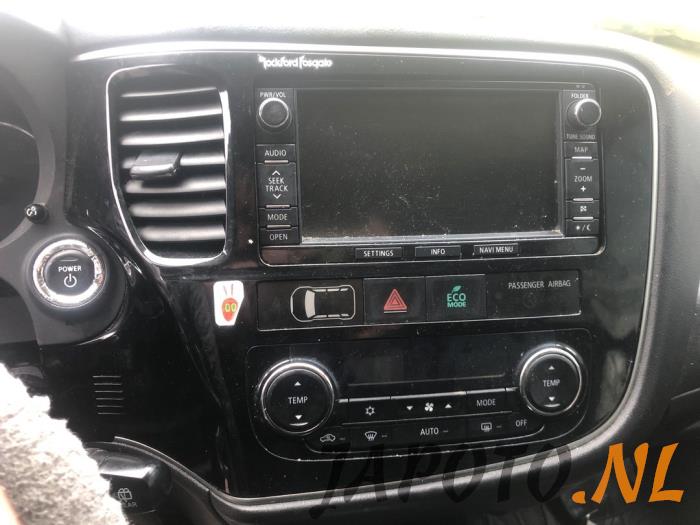 Mitsubishi Outlander 2.0 16V PHEV 4x4 Sloopvoertuig (2013, Grijs)