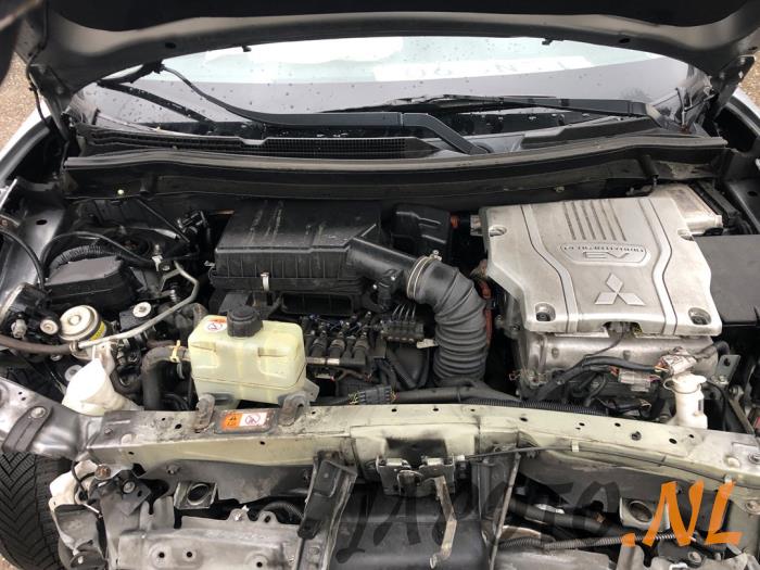 Mitsubishi Outlander 2.0 16V PHEV 4x4 Sloopvoertuig (2013, Grijs)