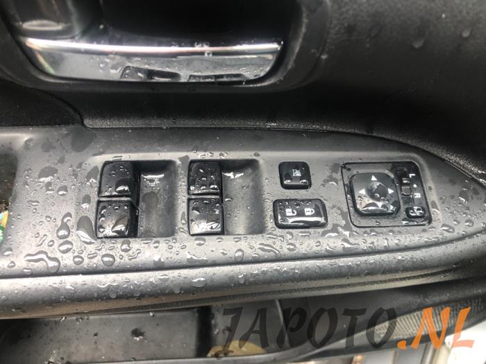 Mitsubishi Outlander 2.0 16V PHEV 4x4 Sloopvoertuig (2013, Grijs)