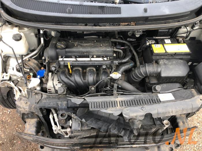 Kia Venga 1.4 CVVT 16V Sloopvoertuig (2014, Metallic, Grijs)