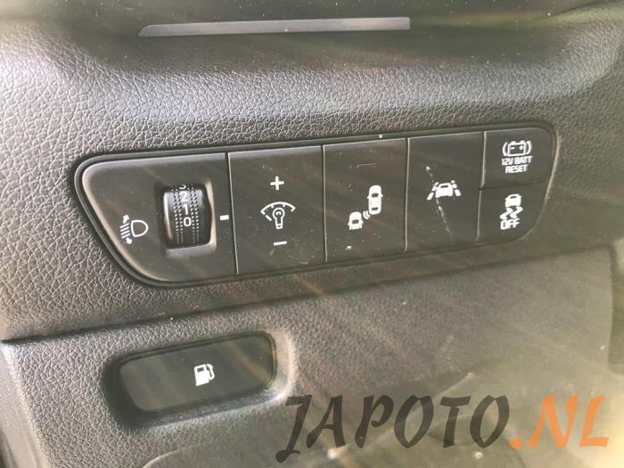 Kia Niro I 1.6 GDI Hybrid Sloopvoertuig (2021, Wit)