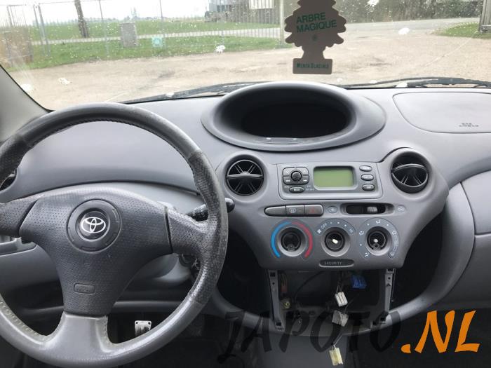 Toyota Yaris 1.3 16V VVT-i Sloopvoertuig (2002, Zwart)