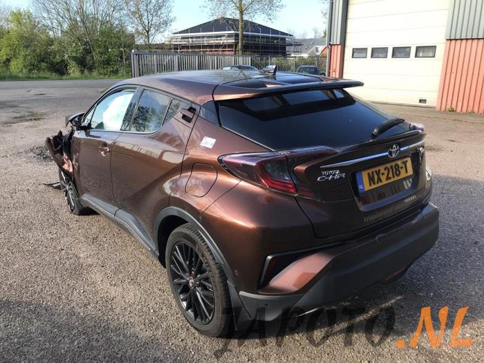Toyota C-HR 1.8 16V Hybrid Sloopvoertuig (2017, Bruin)