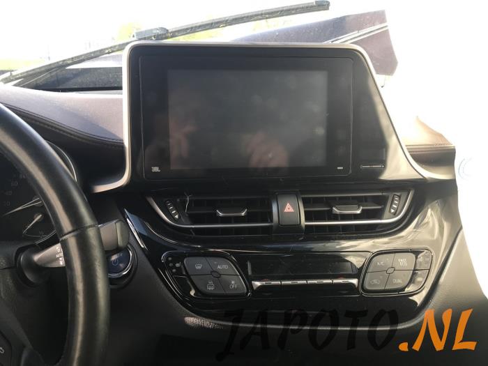 Toyota C-HR 1.8 16V Hybrid Sloopvoertuig (2017, Bruin)