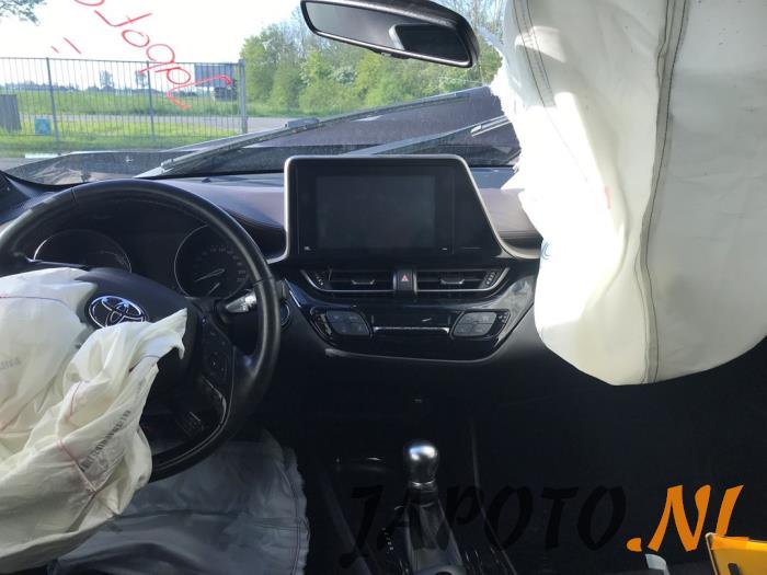 Toyota C-HR 1.8 16V Hybrid Sloopvoertuig (2017, Bruin)