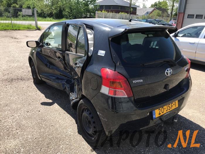 Toyota Yaris II 1.33 16V Dual VVT-I Sloopvoertuig (2009, Zwart)