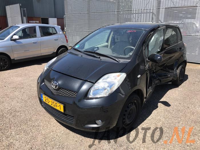 Toyota Yaris II 1.33 16V Dual VVT-I Sloopvoertuig (2009, Zwart)