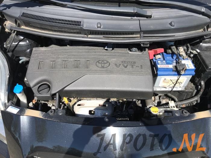 Toyota Yaris II 1.33 16V Dual VVT-I Sloopvoertuig (2009, Zwart)