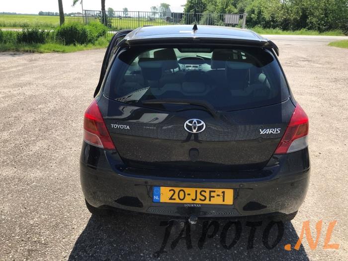 Toyota Yaris II 1.33 16V Dual VVT-I Sloopvoertuig (2009, Zwart)