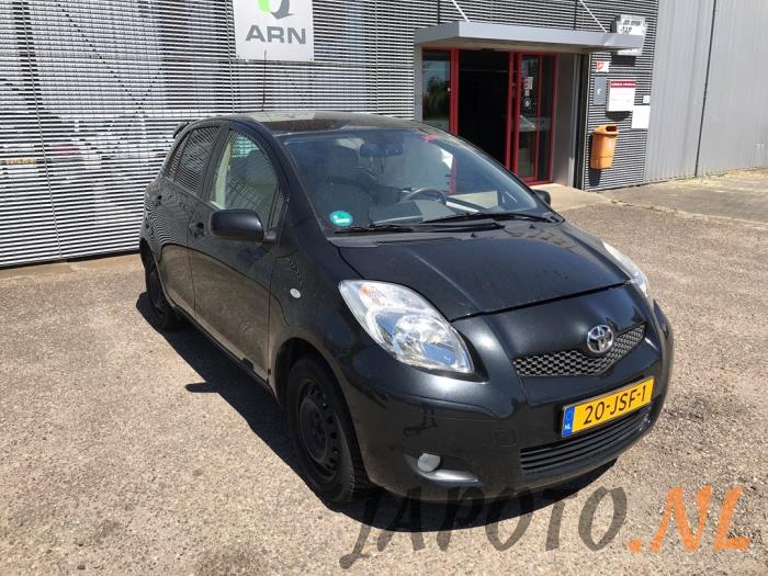Toyota Yaris II 1.33 16V Dual VVT-I Sloopvoertuig (2009, Zwart)