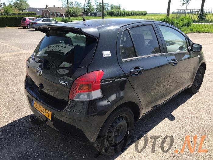 Toyota Yaris II 1.33 16V Dual VVT-I Sloopvoertuig (2009, Zwart)