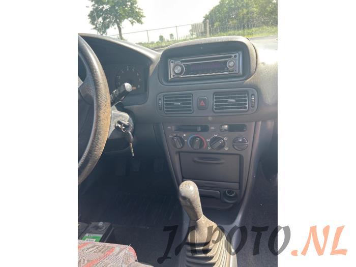 Toyota Corolla 1.3 16V Sloopvoertuig (1999, Rood)