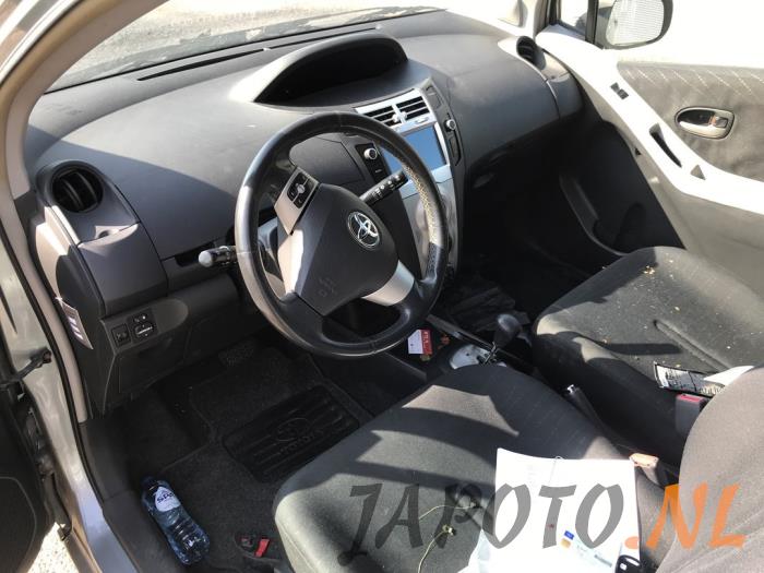 Toyota Yaris II 1.3 16V VVT-i Sloopvoertuig (2007, Grijs)