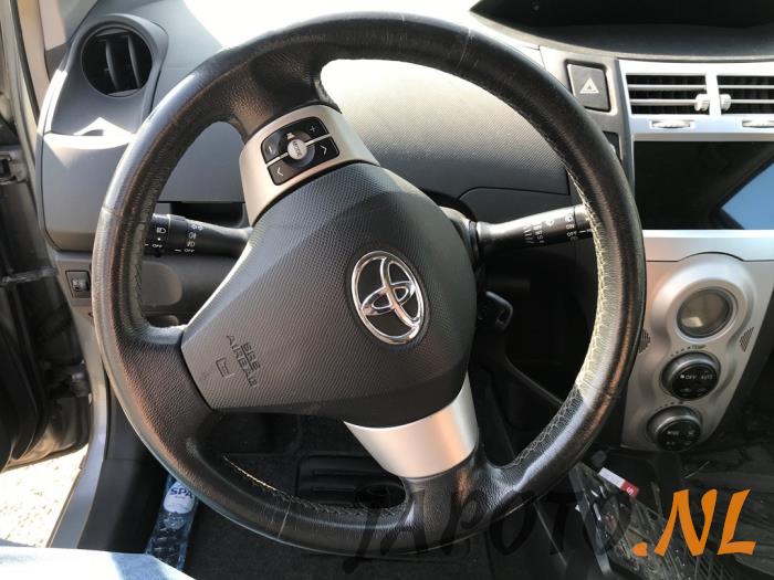 Toyota Yaris II 1.3 16V VVT-i Sloopvoertuig (2007, Grijs)