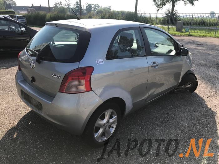 Toyota Yaris II 1.3 16V VVT-i Sloopvoertuig (2007, Grijs)