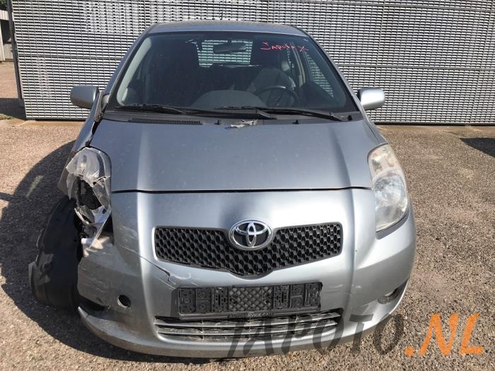 Toyota Yaris II 1.3 16V VVT-i Sloopvoertuig (2007, Grijs)
